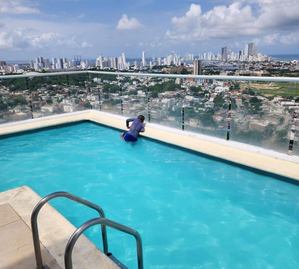 Espectacular Amoblado, De Indias. Cerca Al Mar, Muy Central. Apartamento